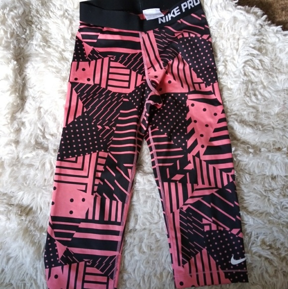 Nike Pants - Nike Pro Crops small